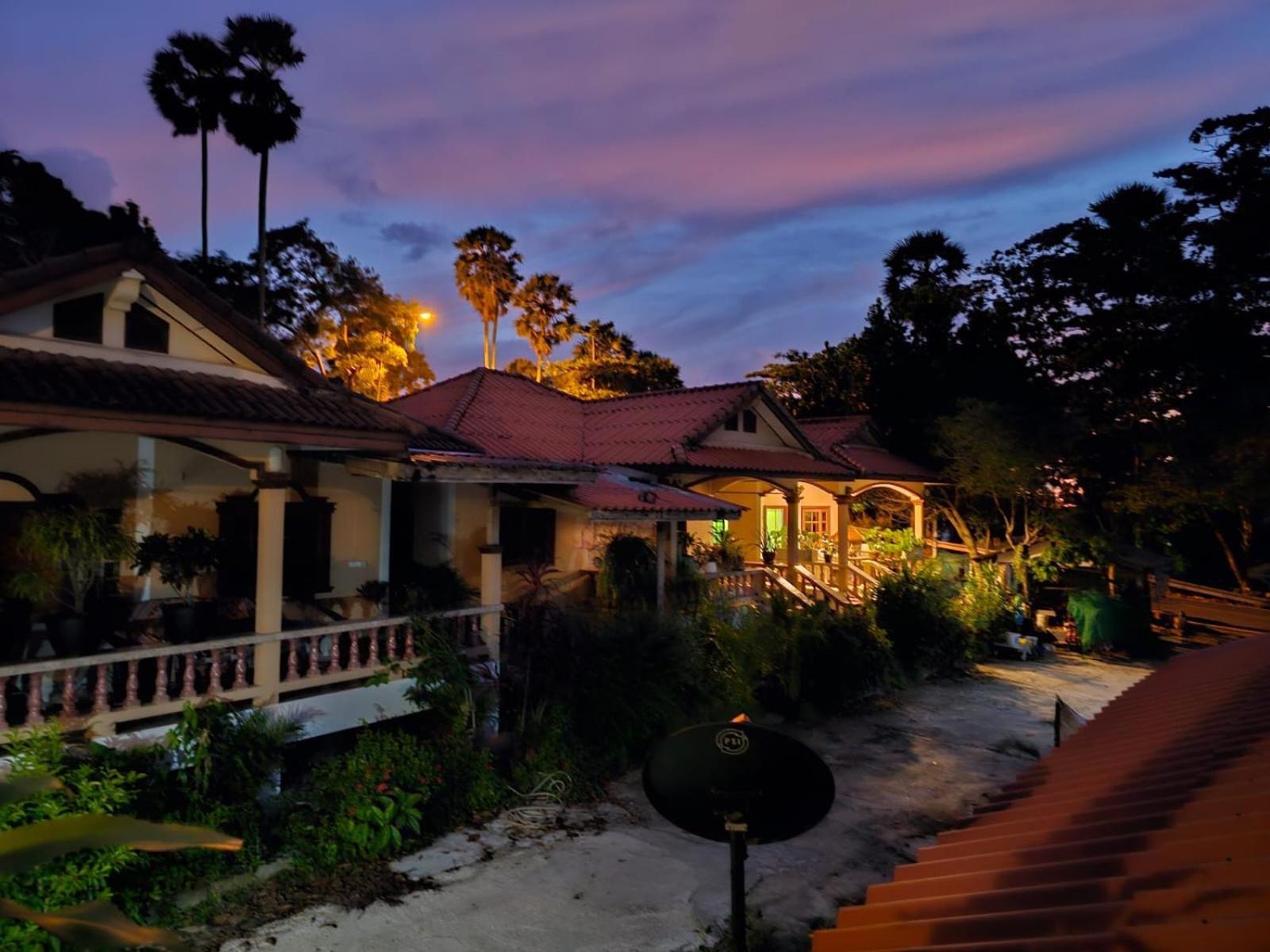Beachfront Bungalow South Of Phuket Eksteriør billede